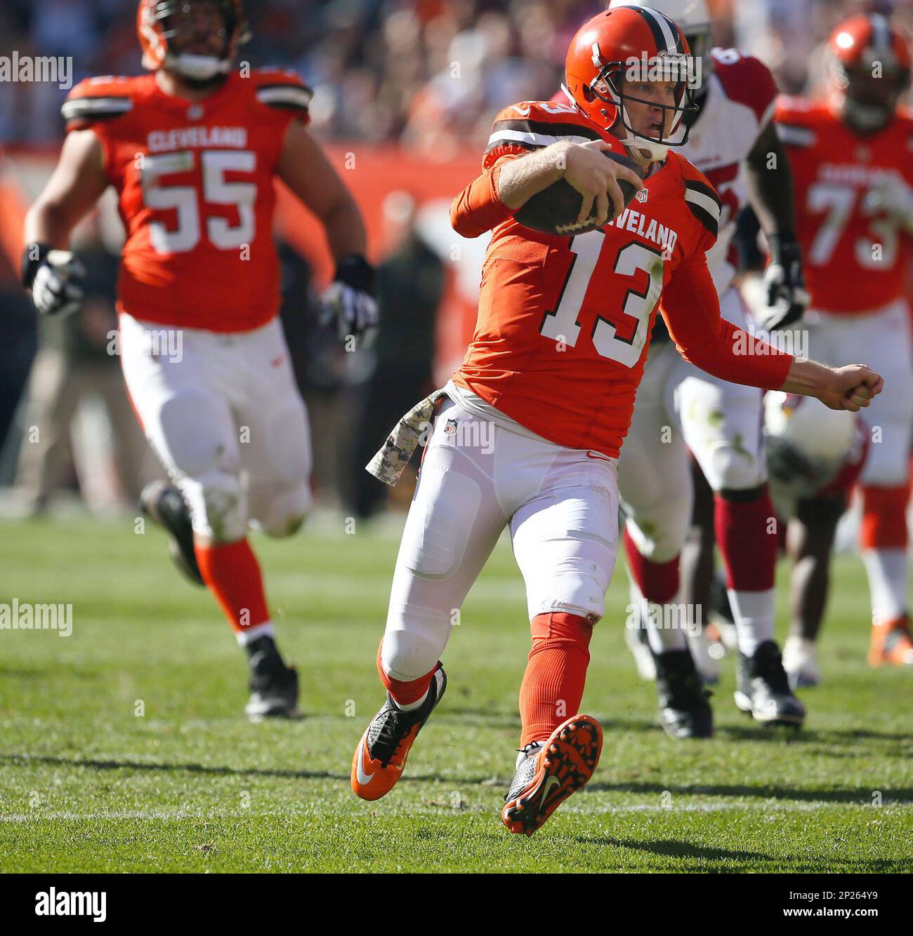 Cardinals quarterback Josh McCown scrambles during the Dallas