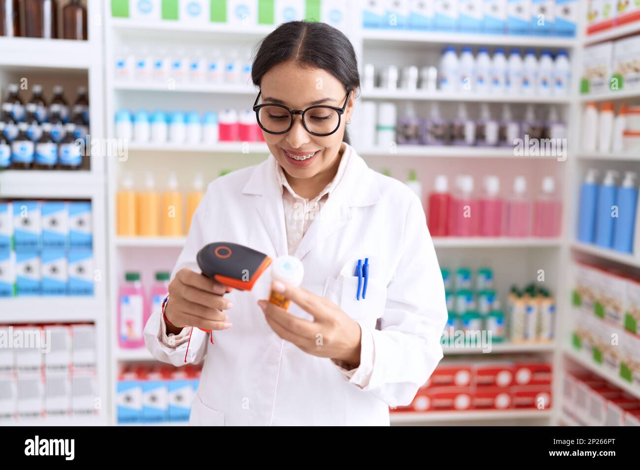 Arab pharmacist at counter hi-res stock photography and images - Alamy