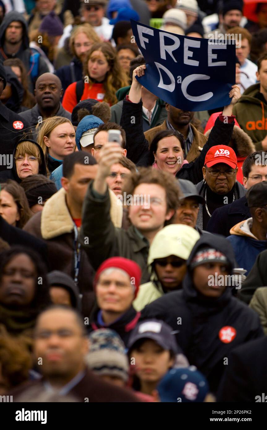 Supporters of DC voting rights rally by the reflecting pool on the west ...
