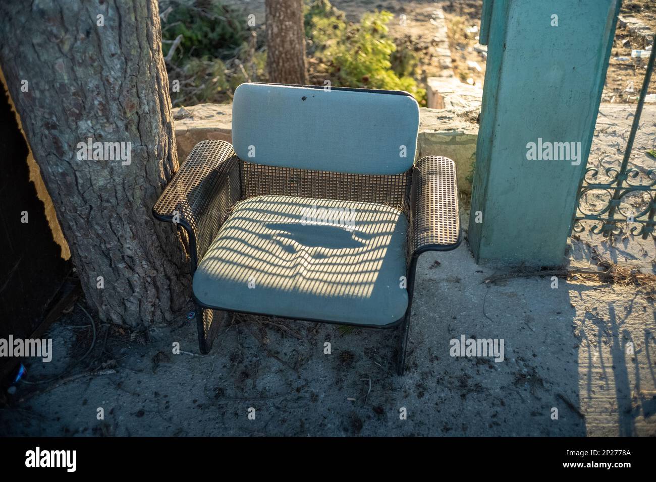 Old green chair hi-res stock photography and images - Page 6 - Alamy