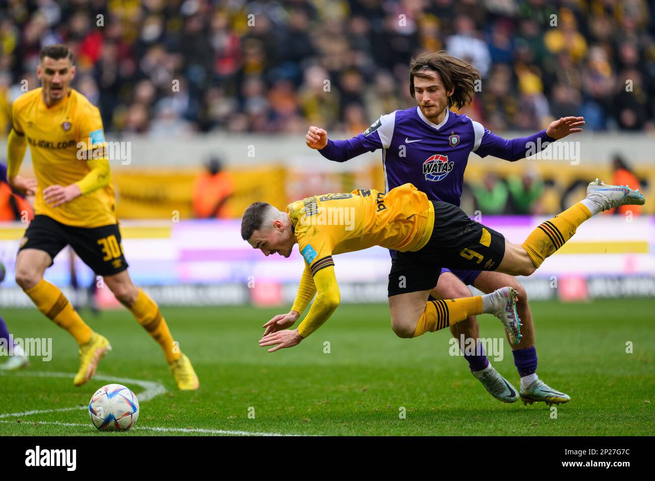 Dresden, Germany. 23rd July, 2022. Soccer: 3rd league, SG Dynamo Dresden - TSV  1860 Munich, Matchday 1, Rudolf-Harbig-Stadion. Dynamo's Tim Knipping  (l-r), Kyu-hyun Park, Dennis Borkowski and Manuel Schäffler cheer. Credit:  Robert