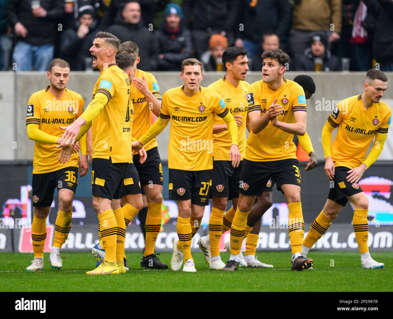 Dresden, Germany. 23rd July, 2022. Soccer: 3rd league, SG Dynamo Dresden - TSV  1860 Munich, Matchday 1, Rudolf-Harbig-Stadion. Dynamo's Tim Knipping  (l-r), Kyu-hyun Park, Dennis Borkowski and Manuel Schäffler cheer. Credit:  Robert