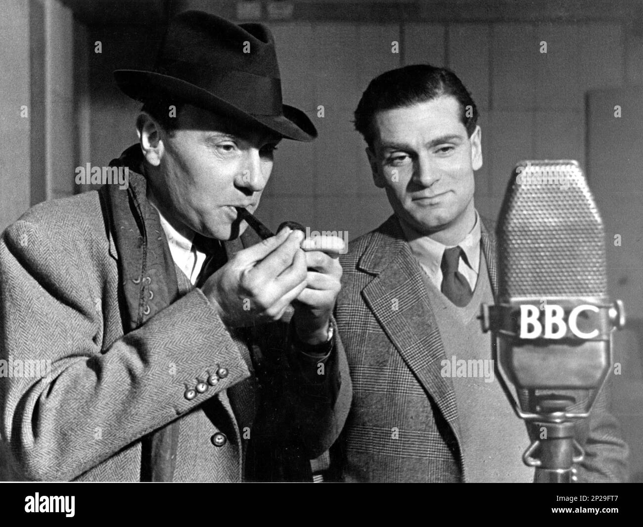 RALPH RICHARDSON and LAURENCE OLIVIER candid publicity photo after
