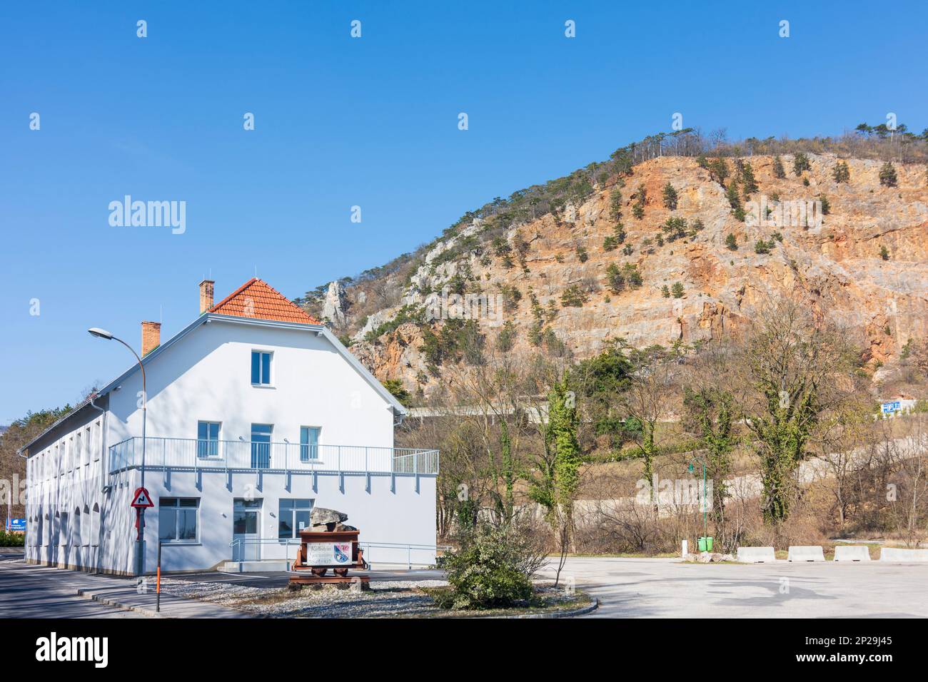 Winzendorf-Muthmannsdorf: former, disused limestone quarry in Wiener Alpen, Alps, Niederösterreich, Lower Austria, Austria Stock Photo