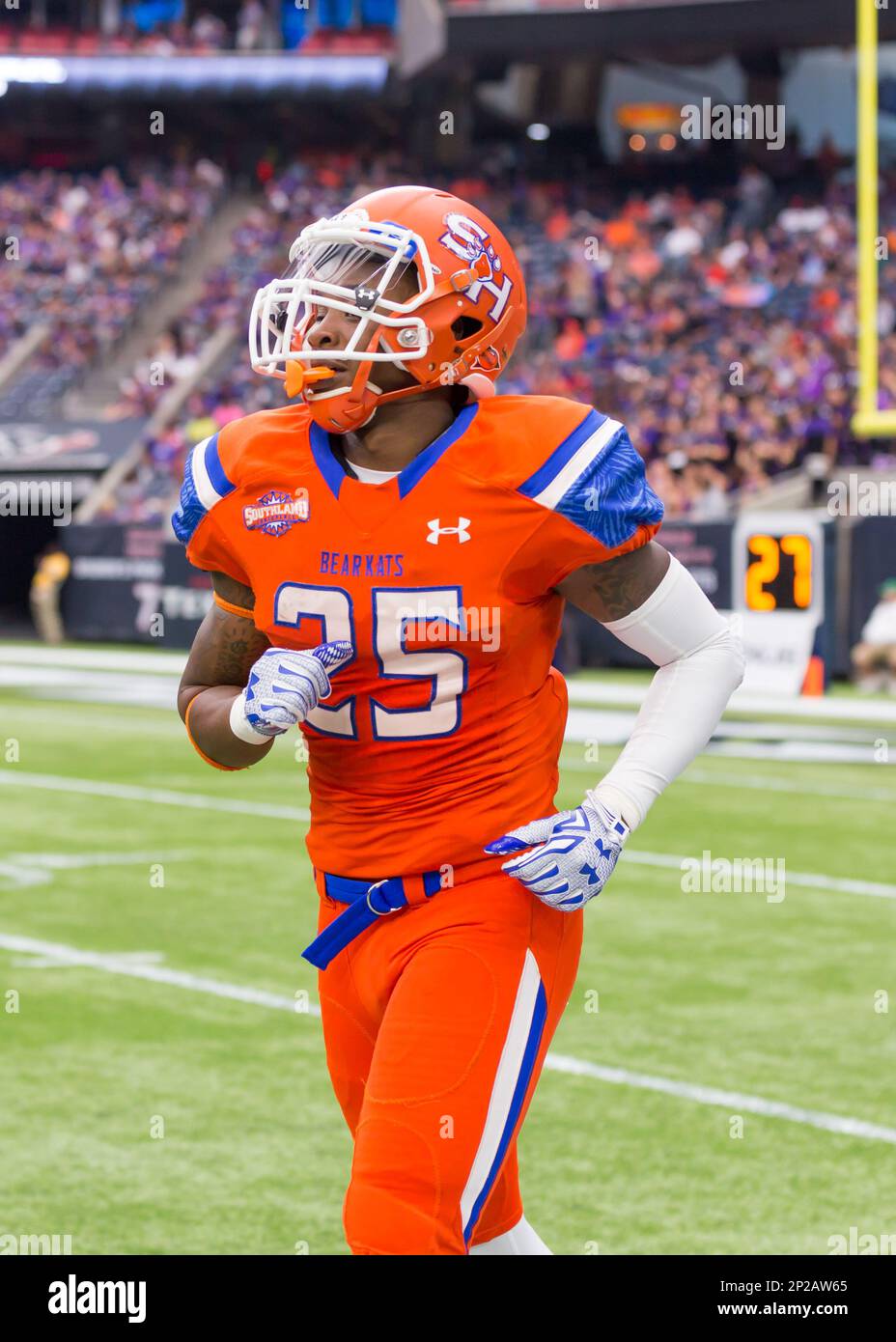 03 October 2015: Sam Houston State Bearkats wide receiver Gerald Thomas  (25) during the NCAA Battle of the Piney Woods football game between Sam  Houston State University Bearkats and Stephen F. Austin, image size:928x1390