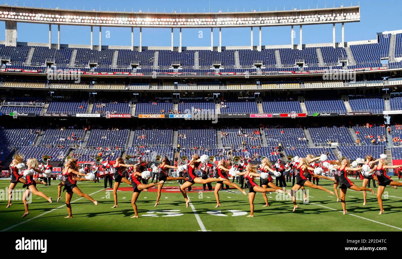 Cincinnati Bengals Vincent Rey (57) celebrates after his team defeated the  San Diego Chargers 28-19 at Paul Brown Stadium in Cincinnati, Ohio,  September 20, 2015. Photo by John Sommers II/UPI Stock Photo - Alamy