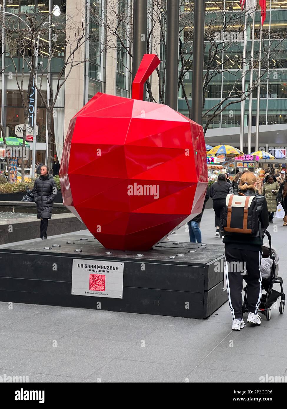 'La Gran Manzana” by Enrique Cabrera  sculptor. La Gran Manzana “The Big Apple” is the first and unique project created in homage to the city by international artist Enrique Cabrera in collaboration with Mitsui Fudosan America Inc., one of the most important real estate developers in the country and the major in Japan. Stock Photo