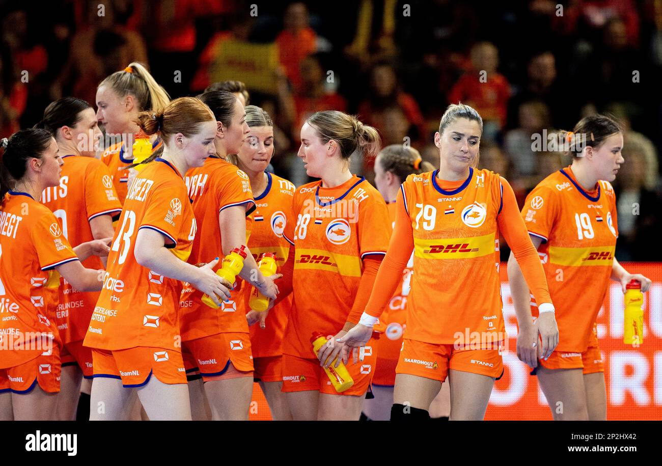 Handball match women hi-res stock photography and images - Page 5 - Alamy
