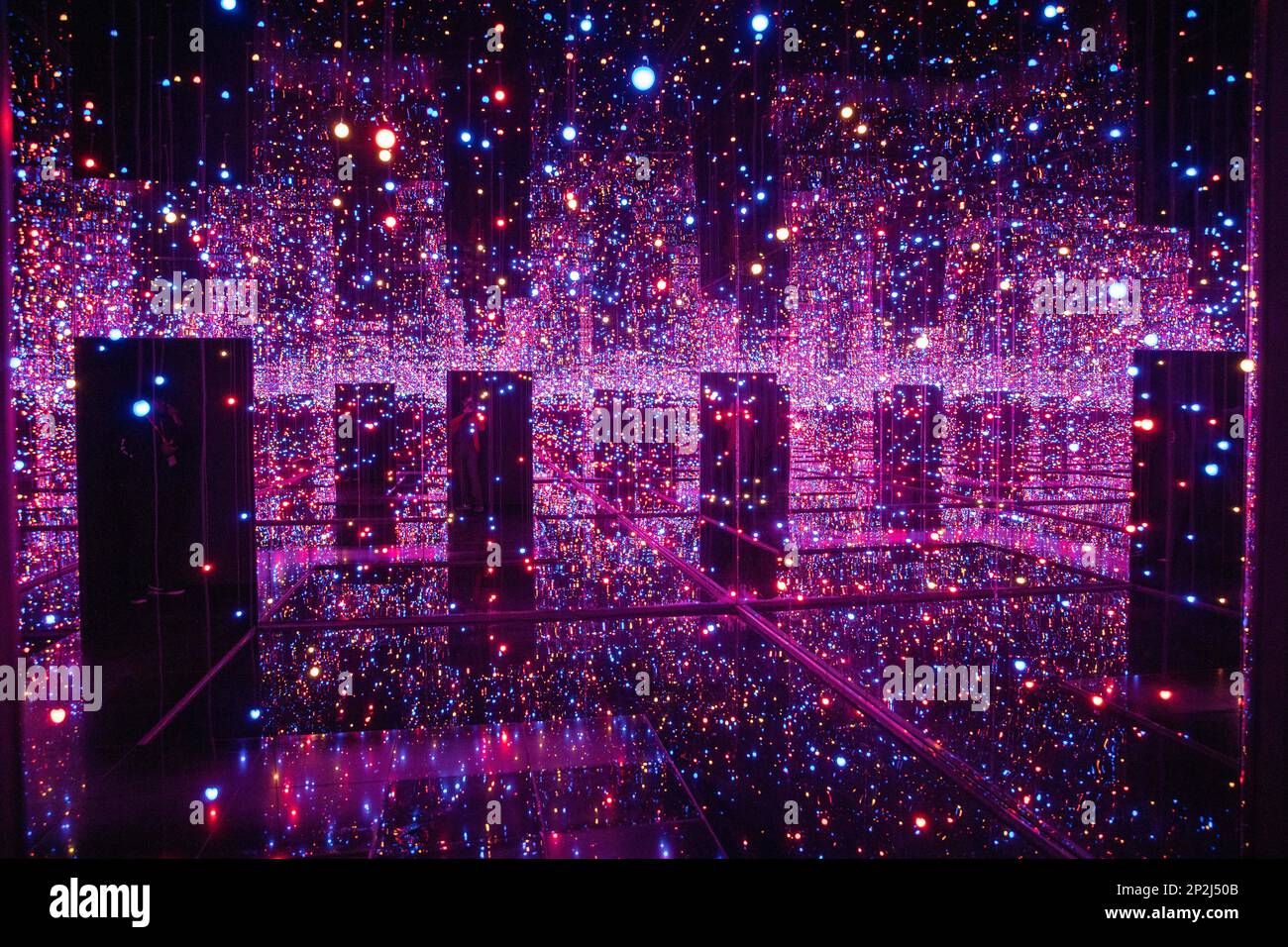 Yayoi Kusama's infinity mirror rooms at the famous Tate gallery Stock Photo Alamy