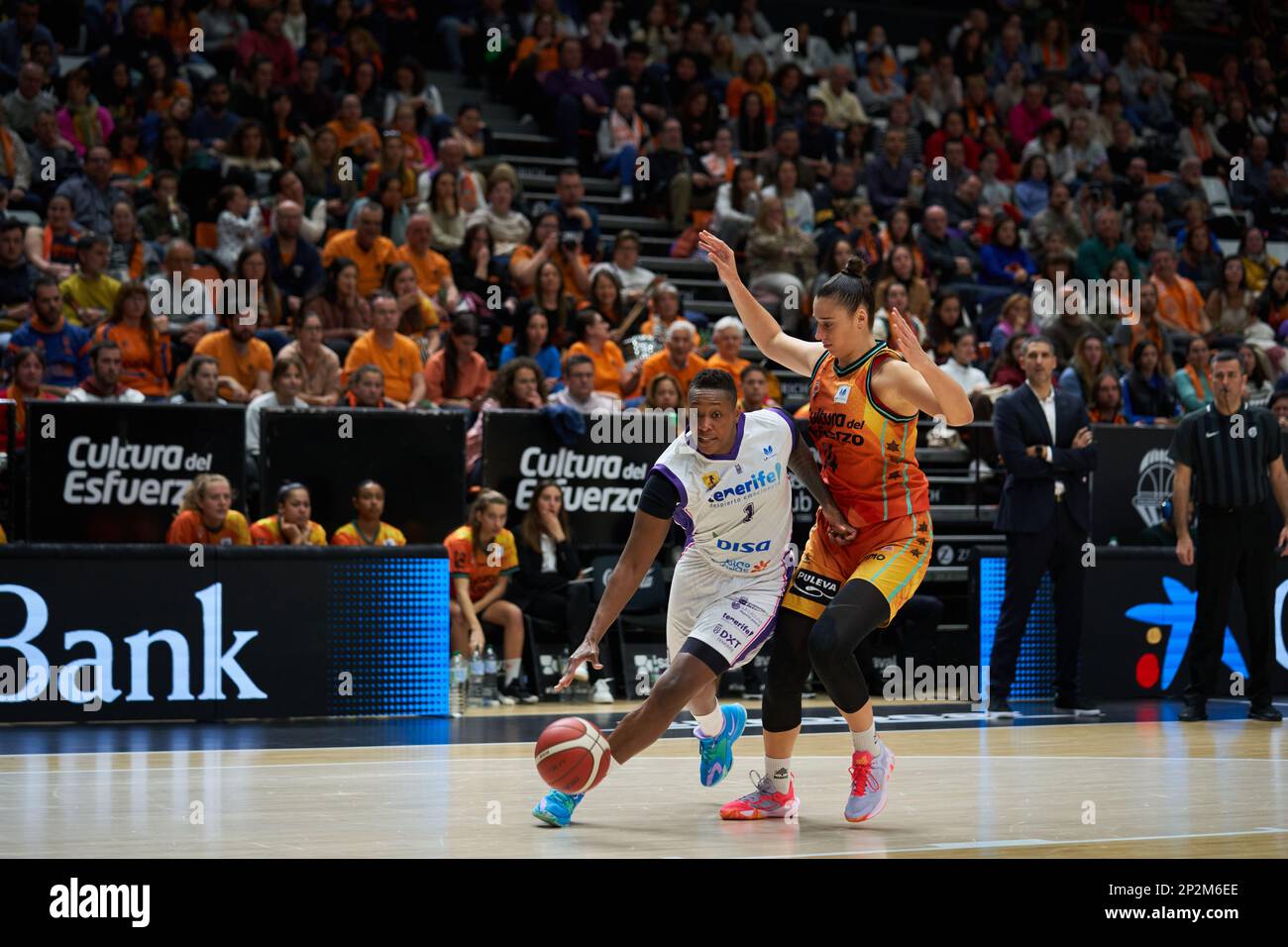 Stephanie Madden of CDB Clarinos Tenerife (L) and Raquel Carrera of  Valencia Basket (R) in action during the J24 Liga Femenina Endesa on March  4, 2023 Stock Photo - Alamy