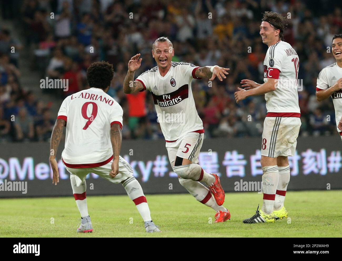 Philippe Mexes of AC Milan, center, celebrates with team members after  scoring a goal against Inter Milan in a soccer match during the 2015  International Champions Cup China in Shenzhen city, south, image size:1300x993