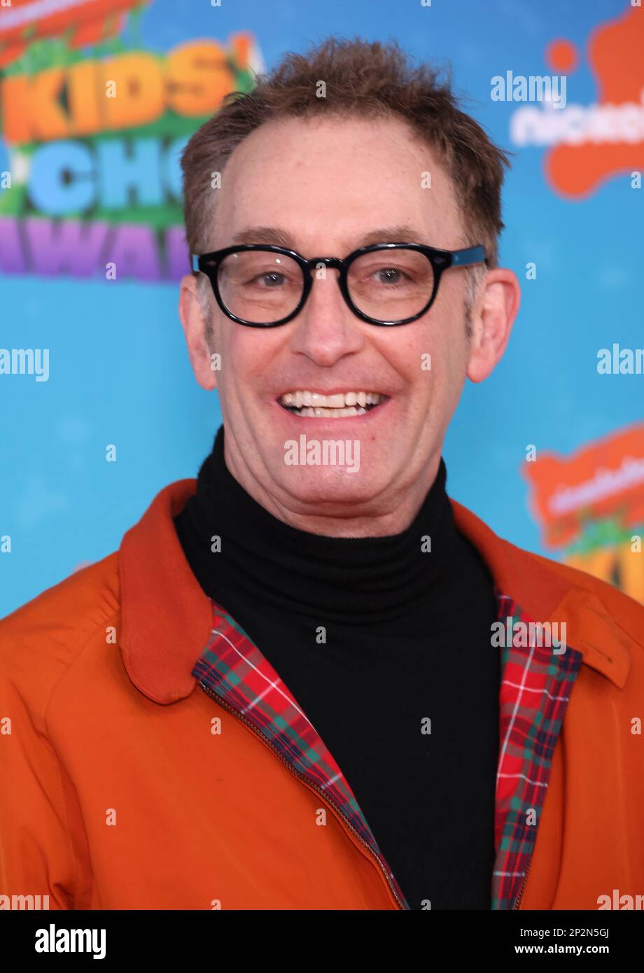 Tom Kenny arrives at the Nickelodeon Kids' Choice Awards on Saturday ...