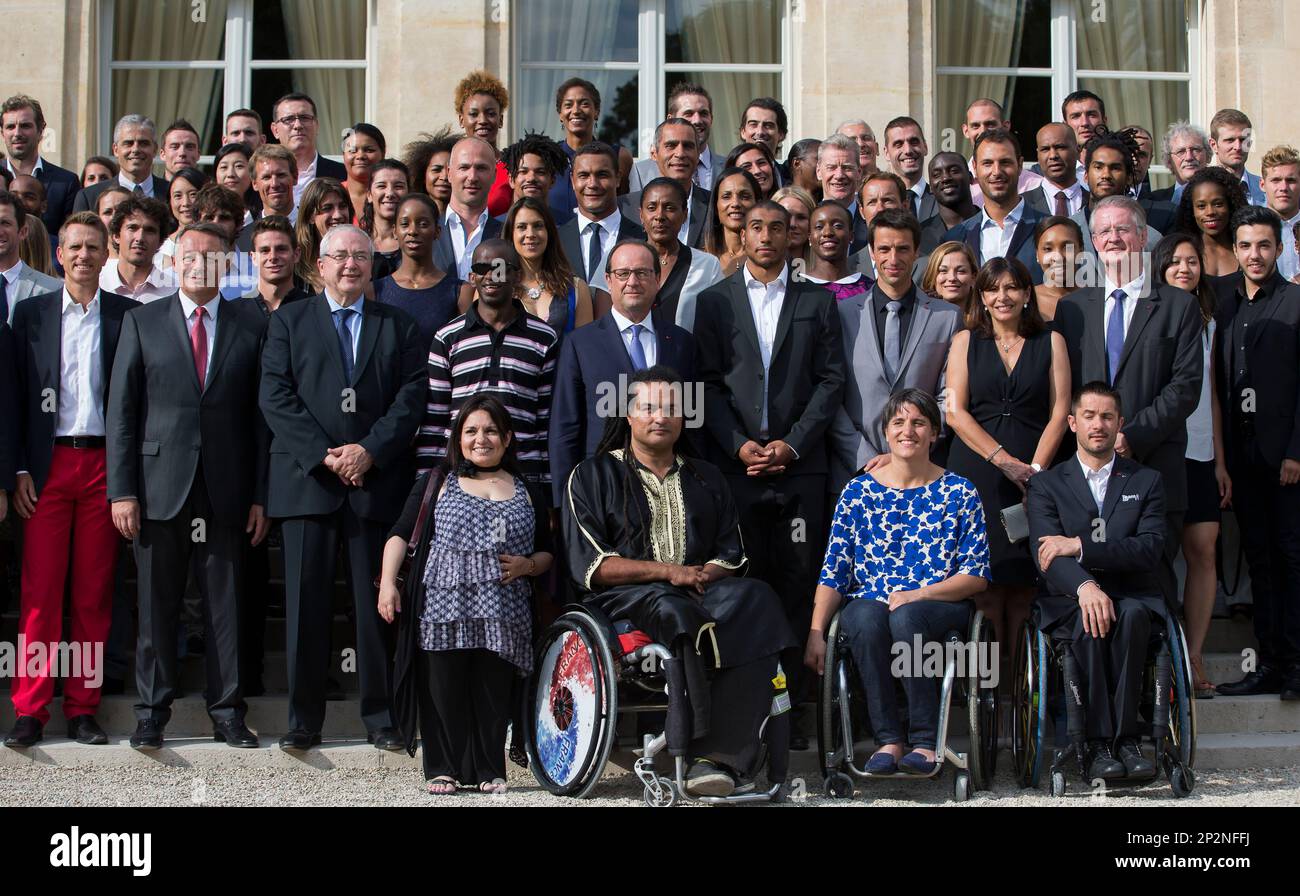 French president Francois Hollande poses with French Olympic and