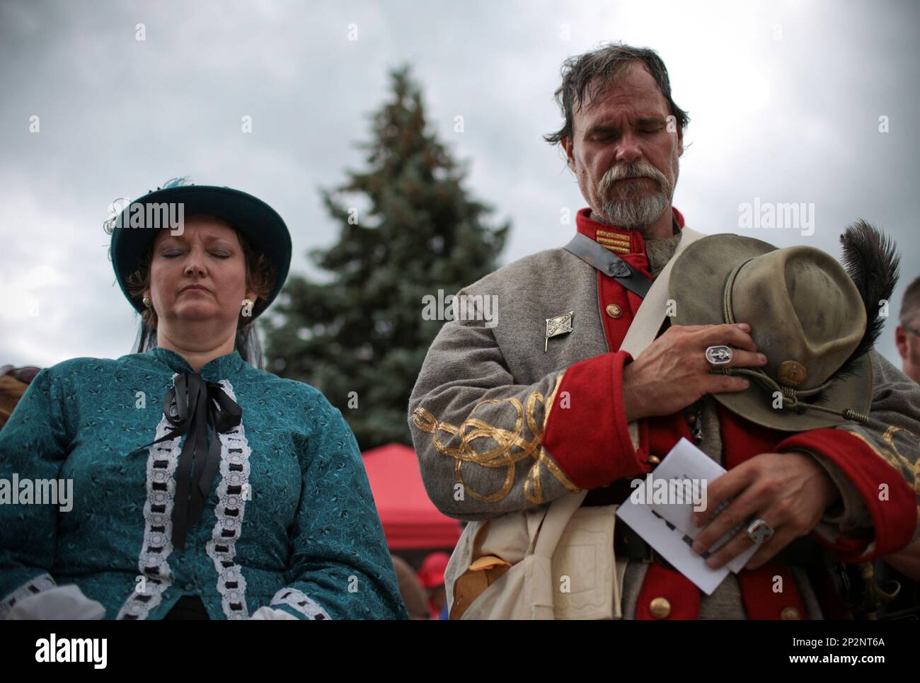 Melinda Tabor, left, and Bob Tabor, right, commander of the Flat Top