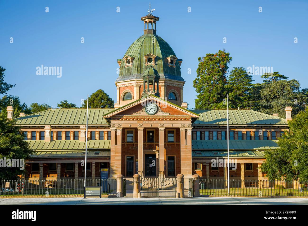 Bathurst, NSW, Australia - 8 January 2023. Completed in 1880, the magnificent domed Bathurst Courthouse is fine Victorian-era courthouse. Stock Photo