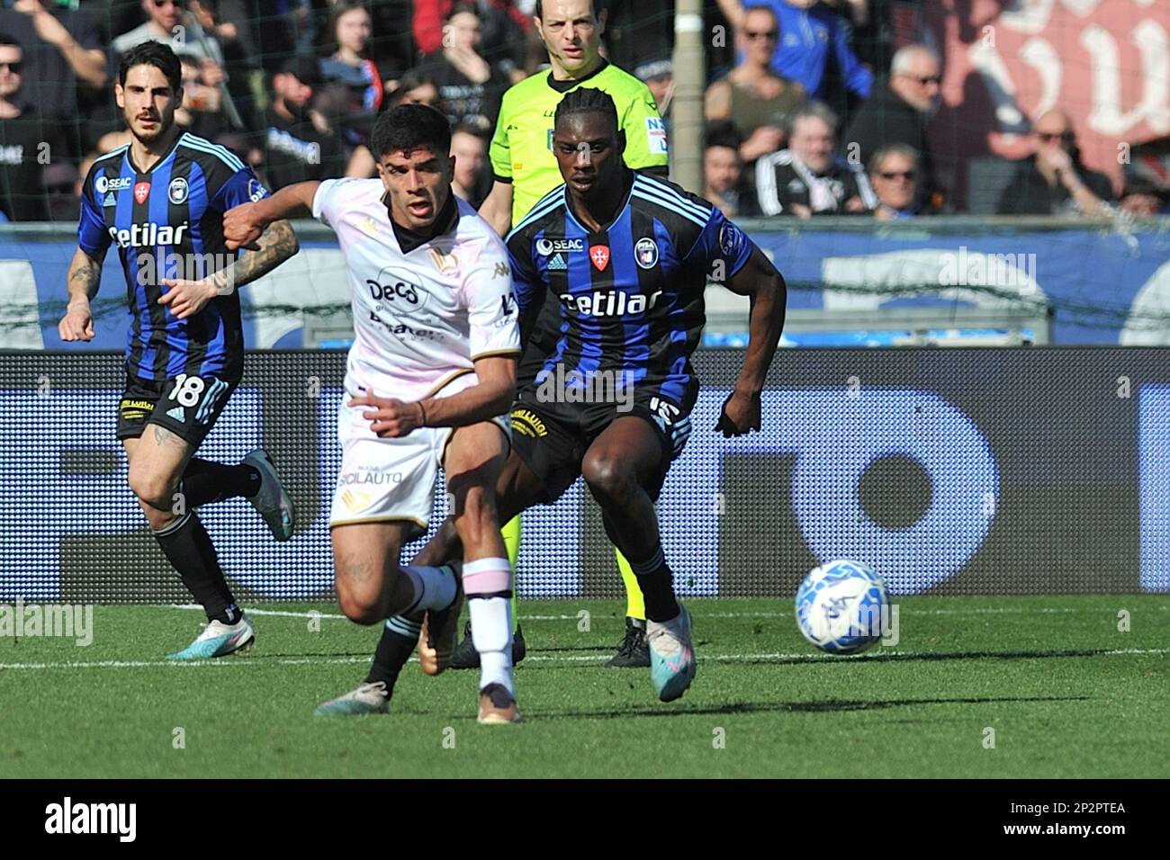 Palermo, Italy. 17th Mar, 2023. Gennaro Tutino (Palermo) celebrates the  victory during Palermo FC vs Modena FC, Italian soccer Serie B match in  Palermo, Italy, March 17 2023 Credit: Independent Photo Agency/Alamy