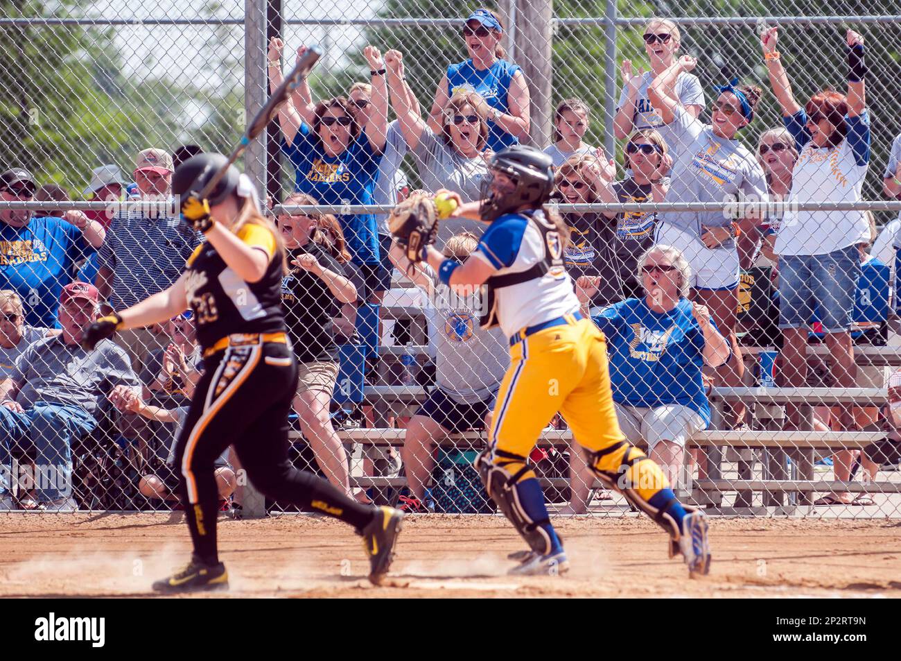Warren East fans and catcher Kendall Smith (2) cheer Friday, June 5