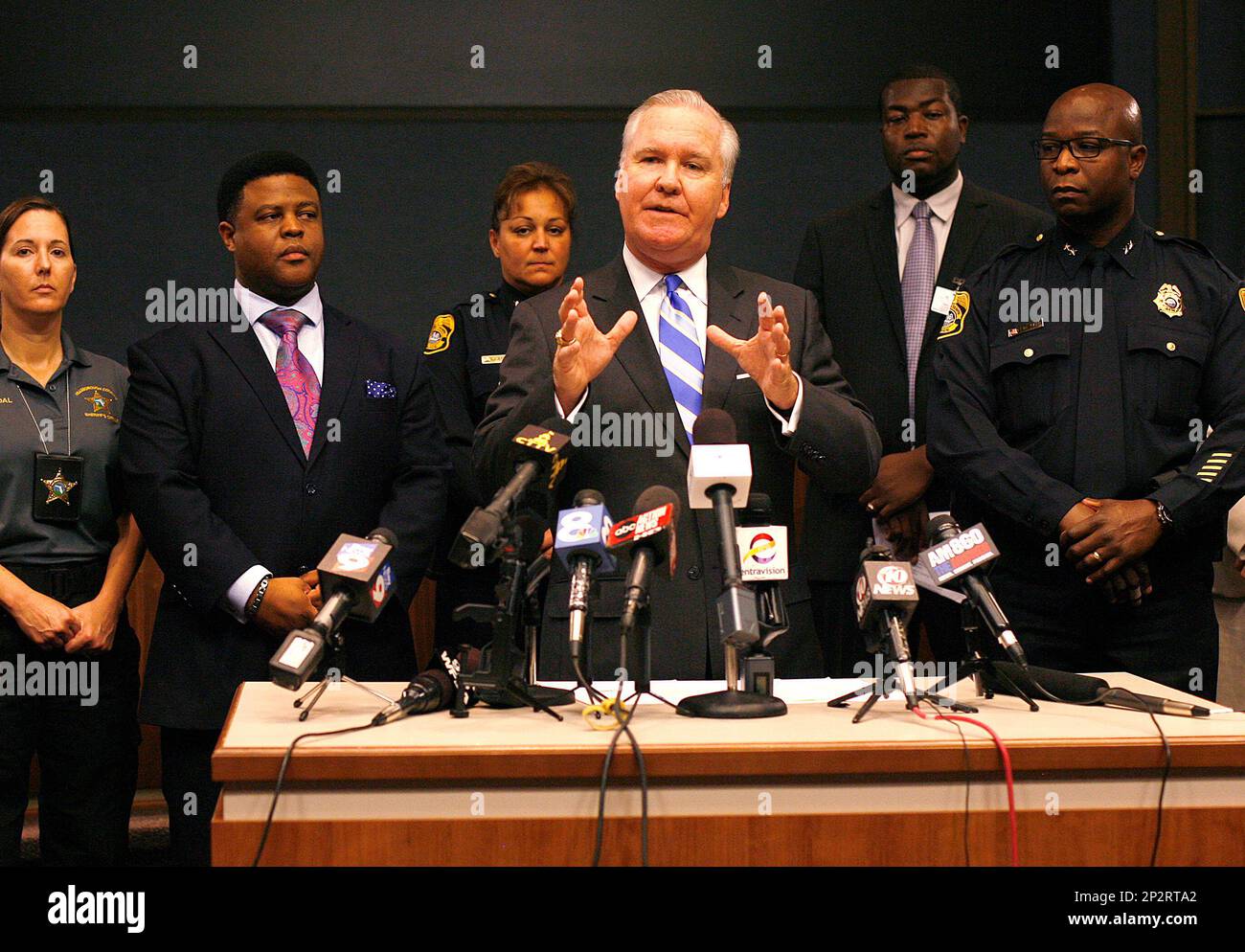 Tampa Mayor Bob Buckhorn addresses the media on putting an end to gun