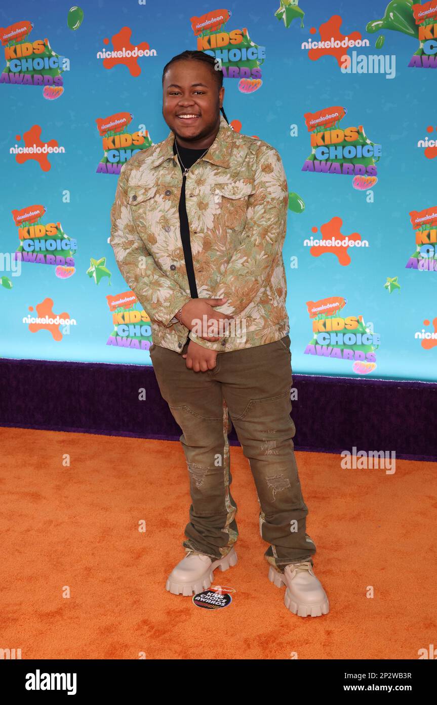 Shamon Brown Jr. arrives at the Nickelodeon Kids' Choice Awards on