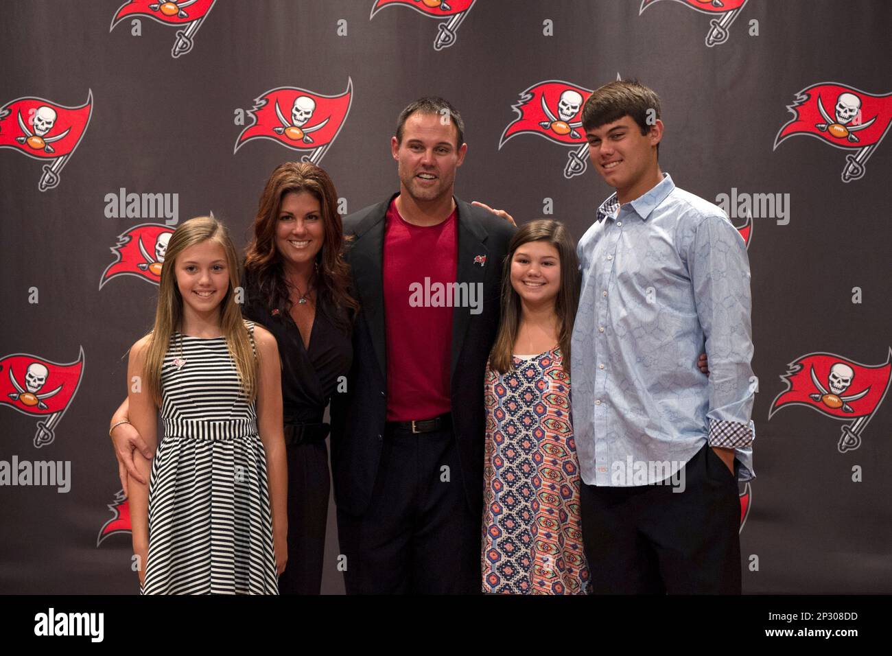 Former Tampa Bay Buccaneers fulltback Mike Alstott poses for photos