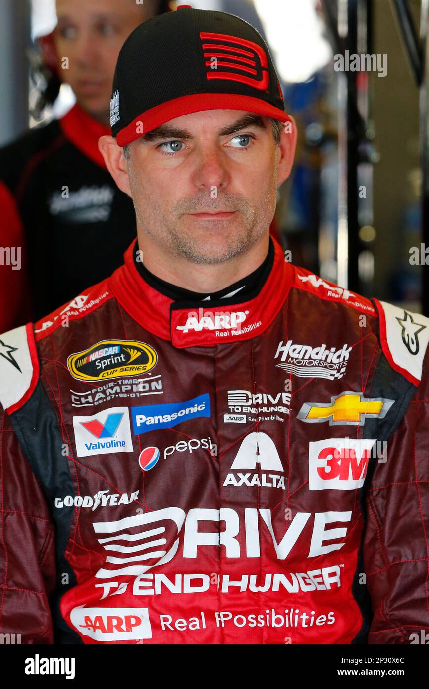 Jeff Gordon during practice for the NASCAR Geico 500 auto race at ...