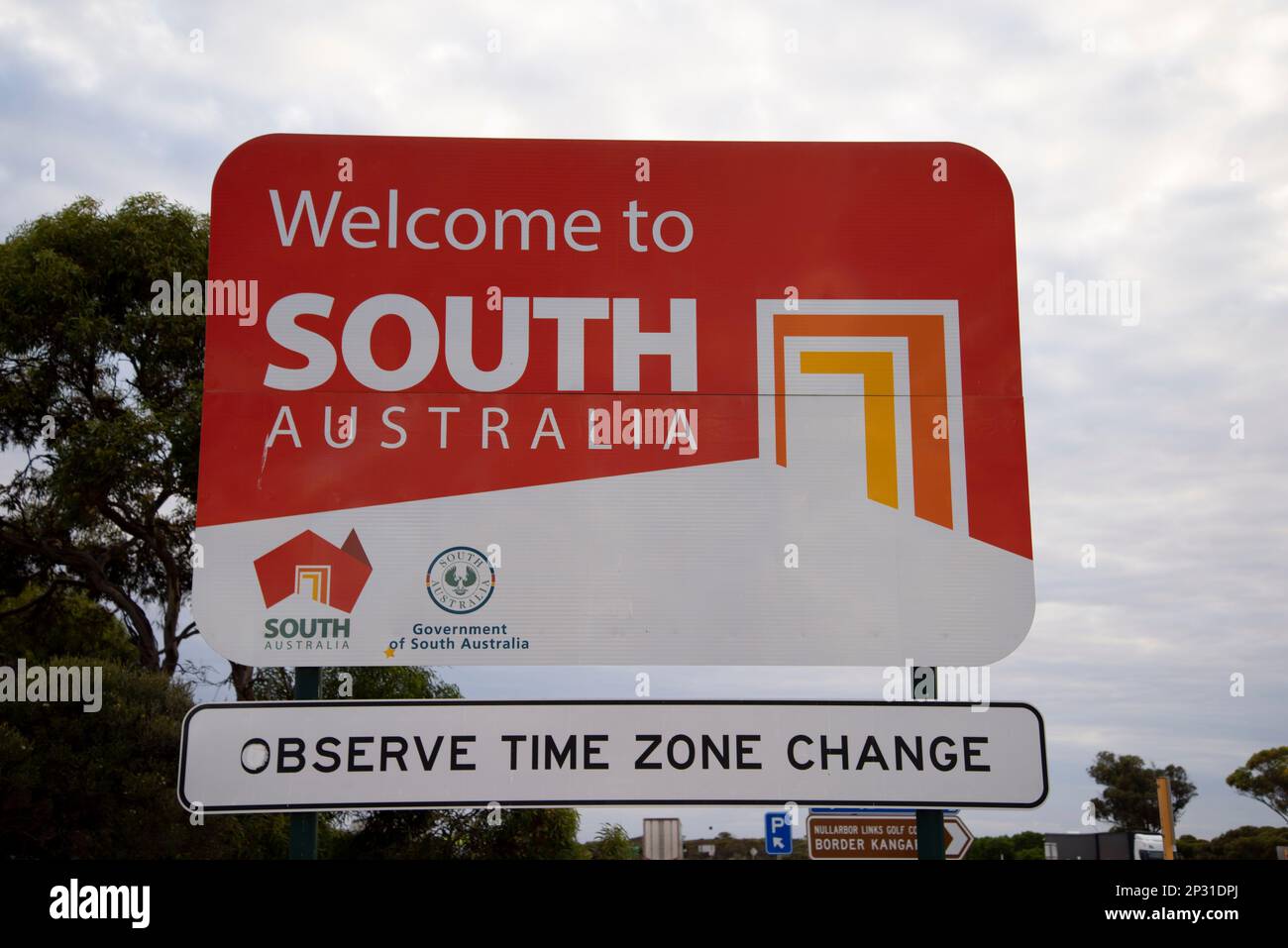 State of South Australia Welcome Sign Stock Photo - Alamy