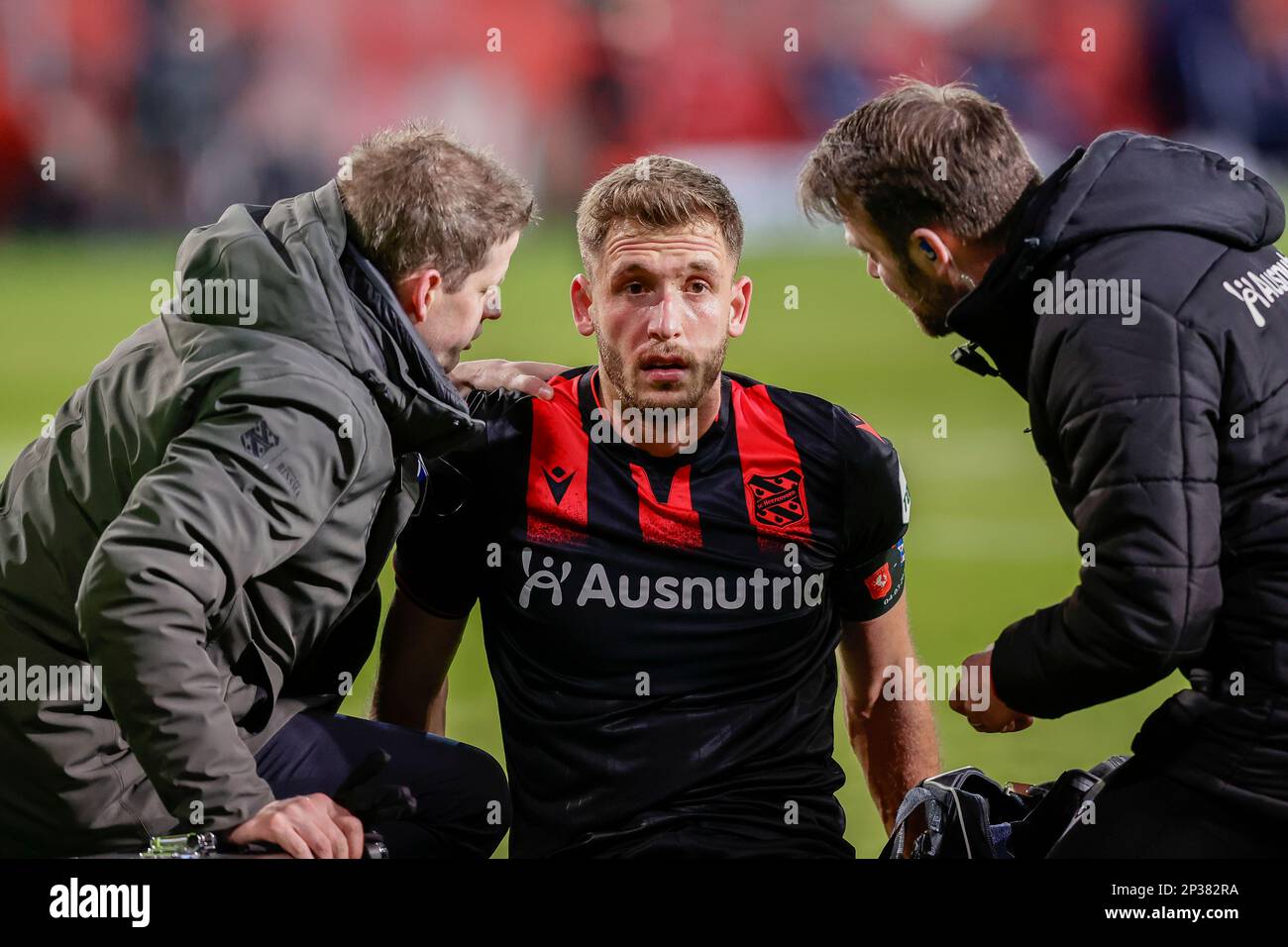 04-03-2023: Sport: Twente v Heerenveen  ENSCHEDE, NETHERLANDS - MARCH 4: Pawel Bochniewicz (SC Heerenveen) injured during the match Eredivisie FC Twen Stock Photo
