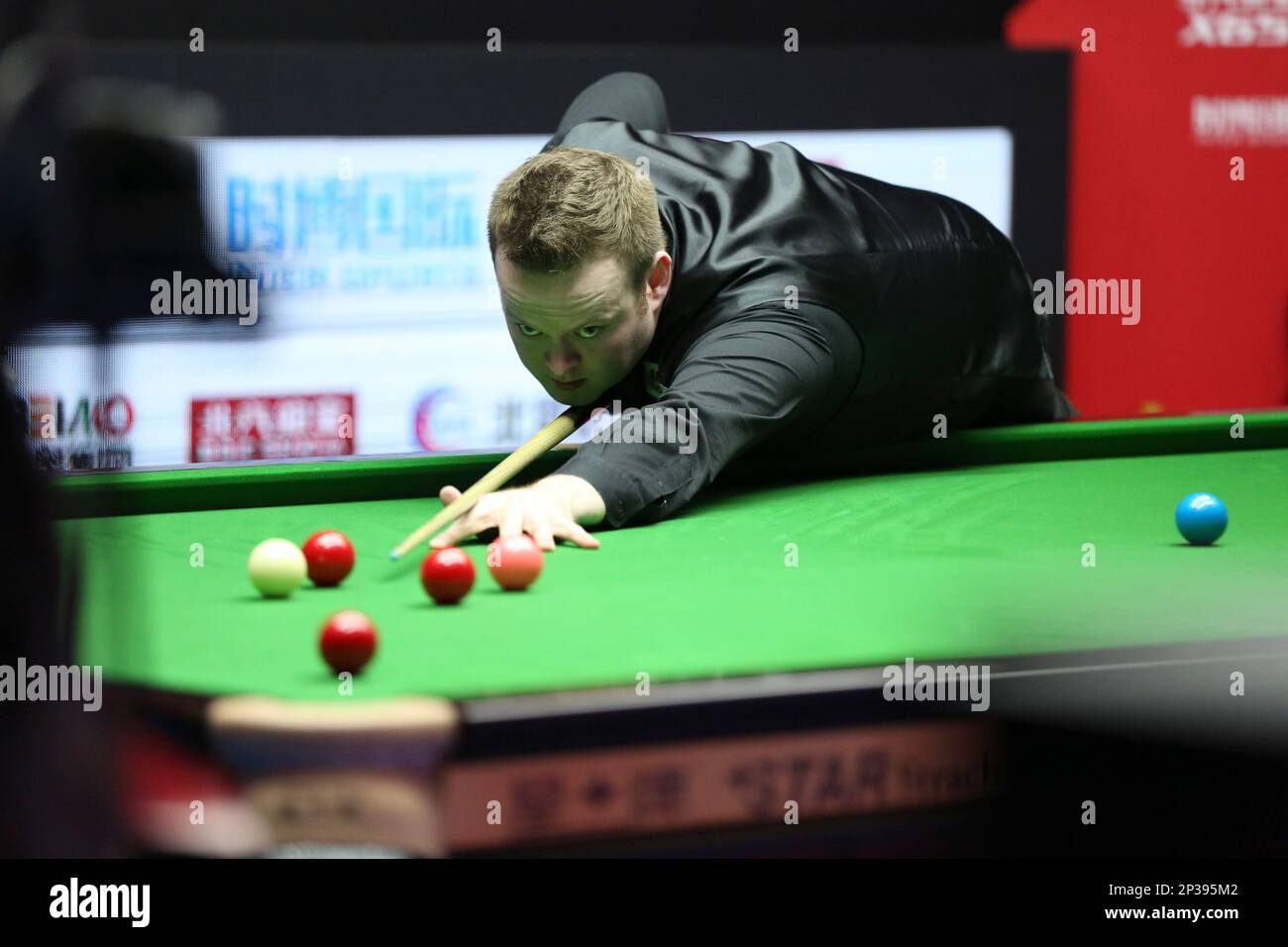 Shaun Murphy of England plays a shot against Kurt Maflin of Norway