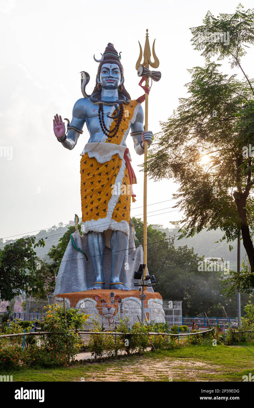 Shiva standing statue hi-res stock photography and images - Alamy