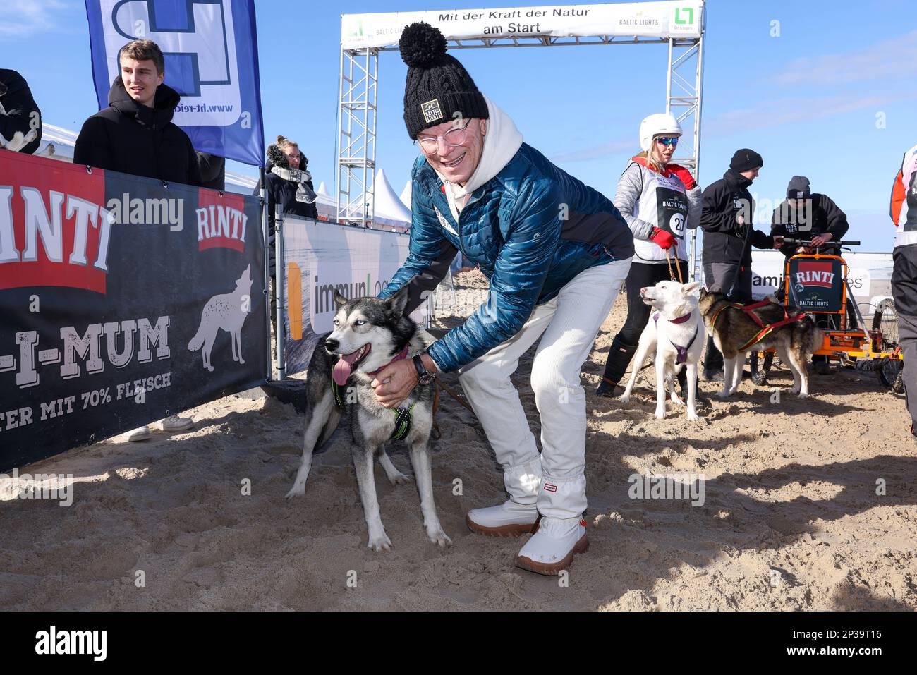 Heringsdorf, Germany. 04th Mar, 2023. Wolfgang Lippert comes to the 'Baltic Lights' - sled dog race in the Baltic Sea resort Heringsdorf. Credit: Gerald Matzka/dpa/Alamy Live News Stock Photo