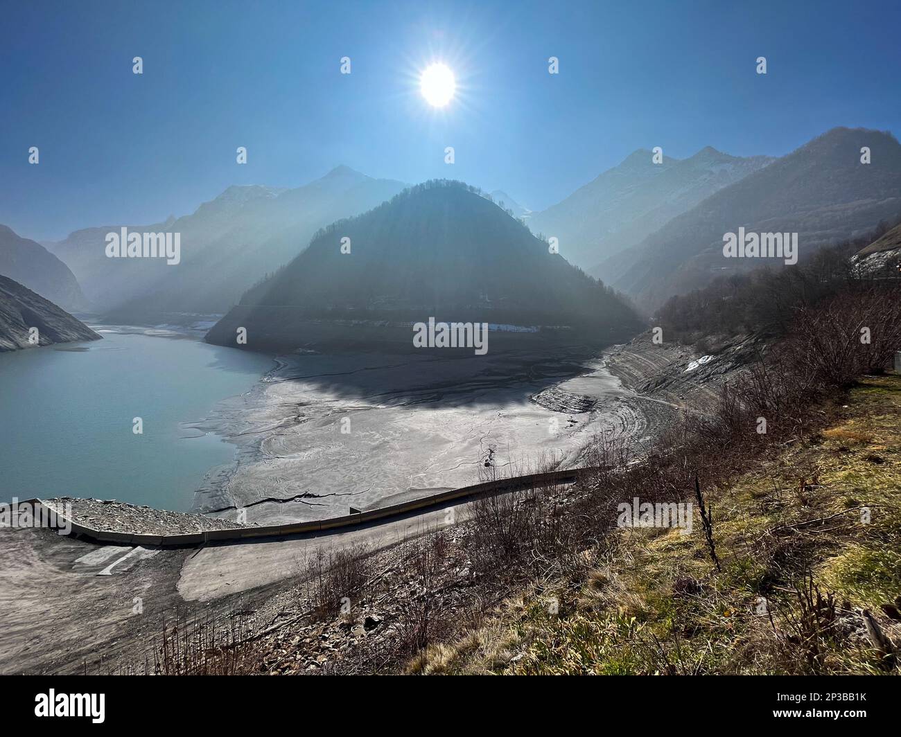 France 05th Mar 2023 View Of Lac De Chambon Hydro electric Dam In france-05th-mar-2023-view-of-lac-de-chambon-hydro-electric-dam-in