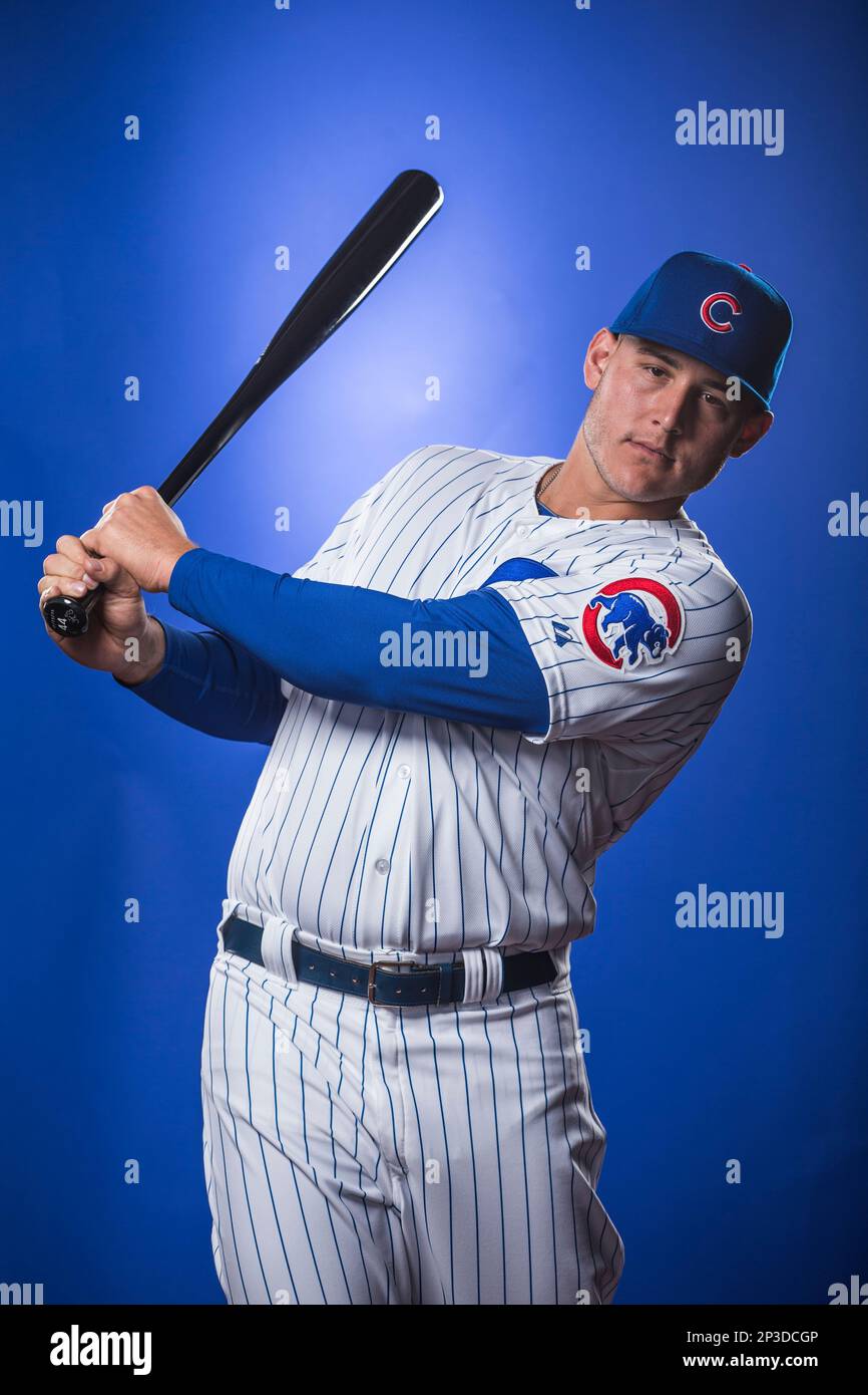 Chicago Cubs' Anthony Rizzo poses for a picture after receiving 2016 MLB  awards for Best Play: Defense and Best Social Media Personality before the  baseball game between the Chicago Cubs and Milwaukee