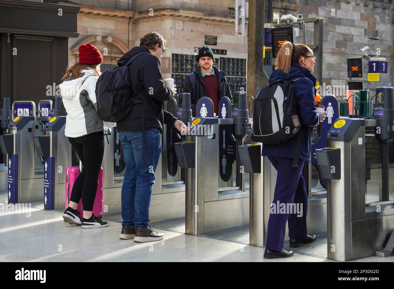 Passengers and staff using the electronic ticket barrier giving access to the platforms at Glasgow Central railway station, Scotland, UK Stock Photo