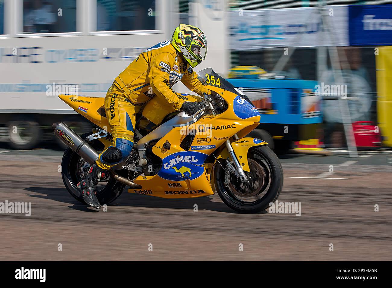 The event is currently run as a quarter mile sprint for both cars and motorcycles, held under the auspices of the Motor Sports Association. This image features Terence Grayer riding a Yamaha YZF-R1. The event is organised by the Brighton and Hove Motor Club run along Madeira Drive, Brighton Sea Front, City of Brighton & Hove, UK. 2nd September 2017 Stock Photo
