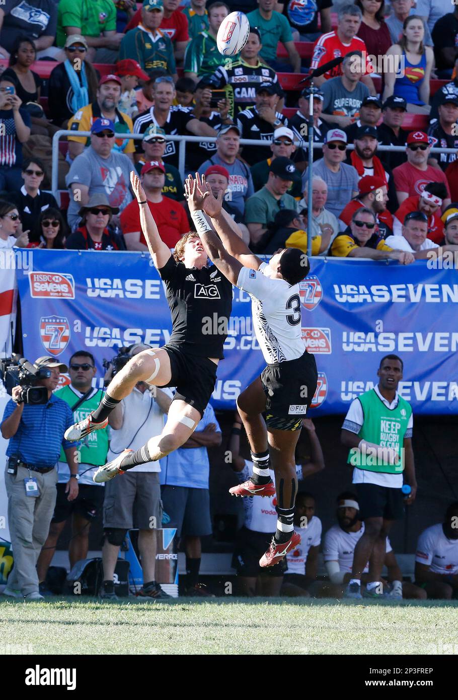 15 February 2015: Sam Dickson (3) of New Zealand and Viliame Mata (3 ...