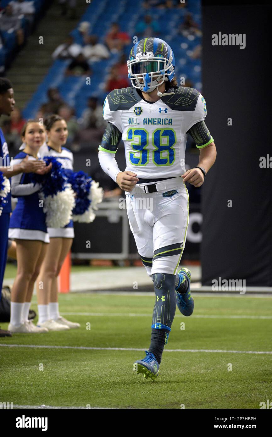 Team Highlight s Drew Galitz 38 of Rowlett Texas runs onto