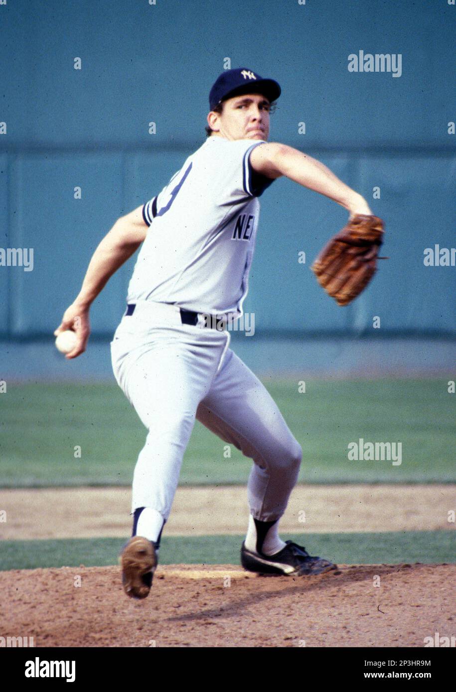 New York Yankees Dave Righetti (19) during a game from his 1986 season