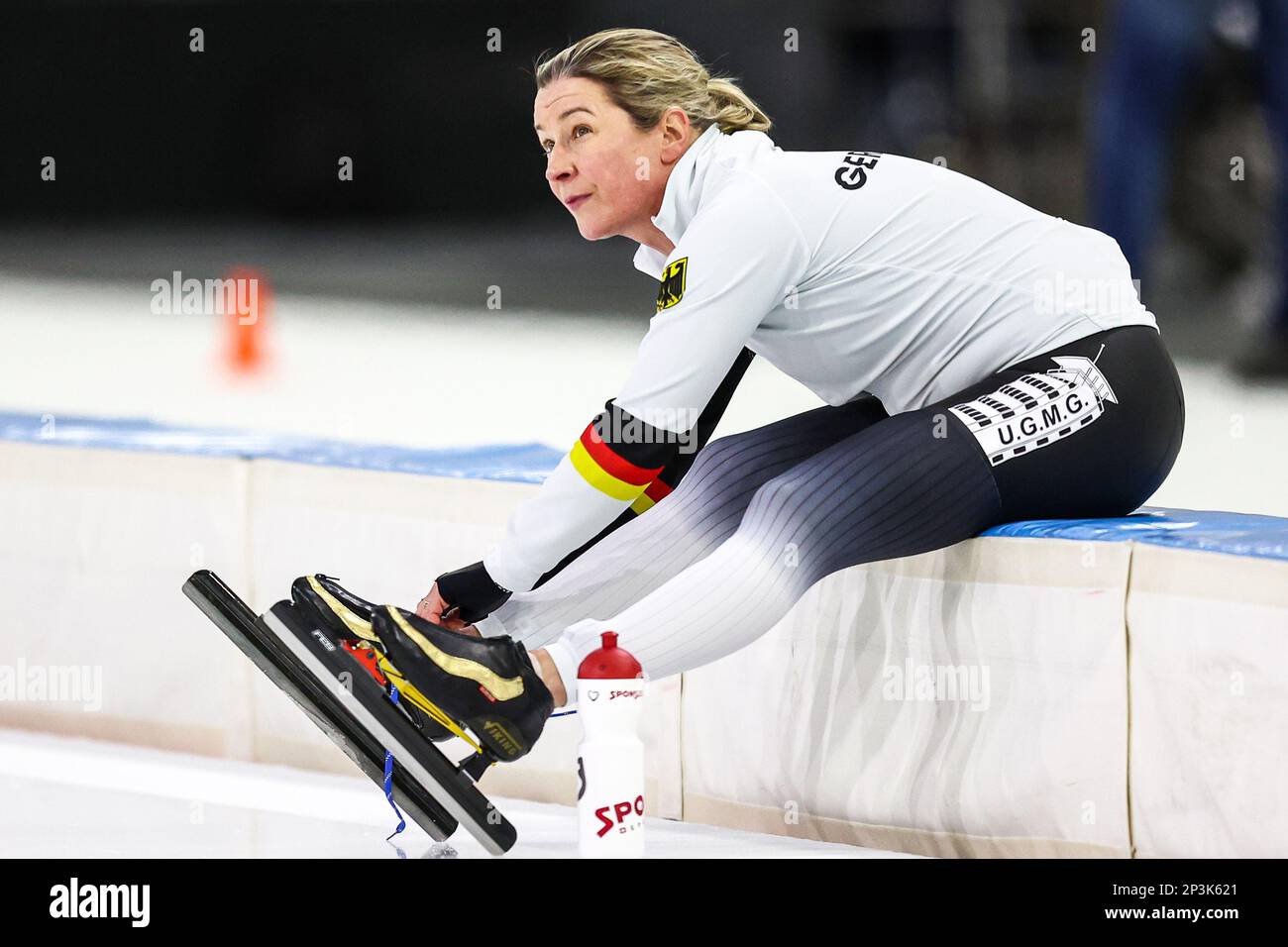 HERENVEEN - Claudia Pechstein (GER) during the 5000 meters for women at the ISU World Speed Skating Championships in Thialf. ANP VINCENT JANNINK Stock Photo