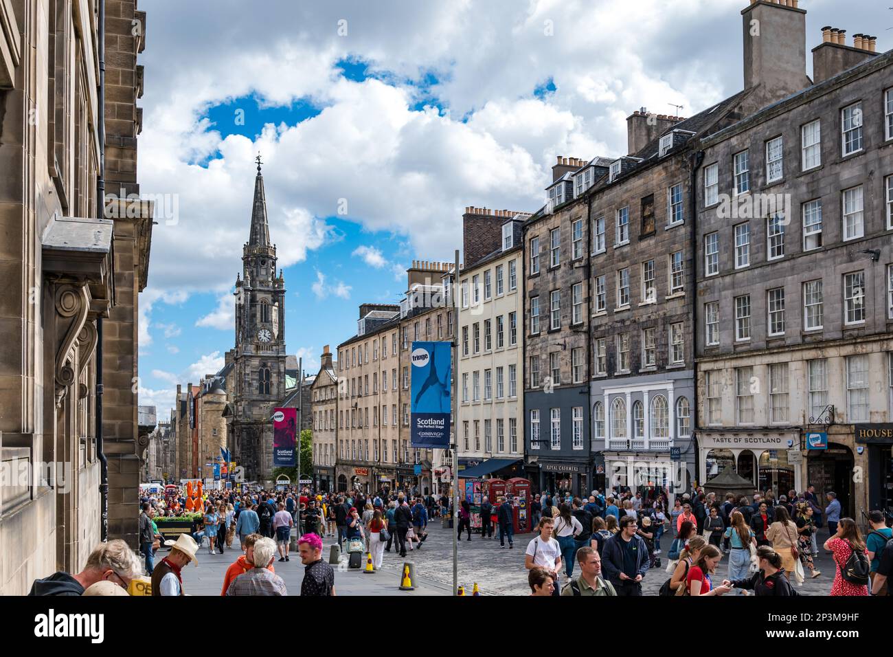 Crowded Royal Mile during the Fringe festival season, Edinburgh, Scotland, UK Stock Photo