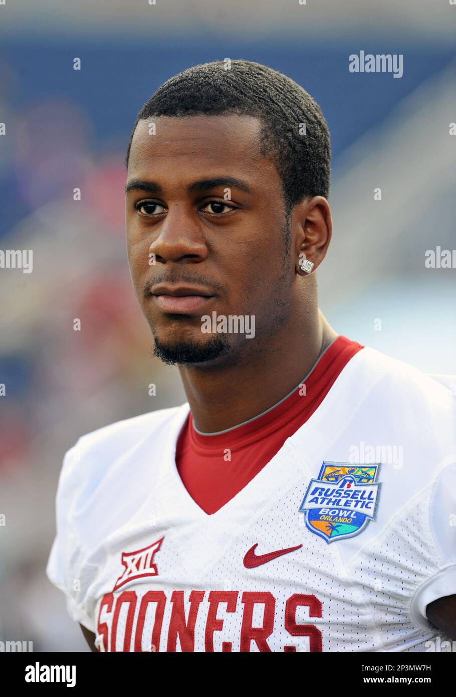 Cornerback Mackensie Alexander (2) of the Oklahoma Sooners watches