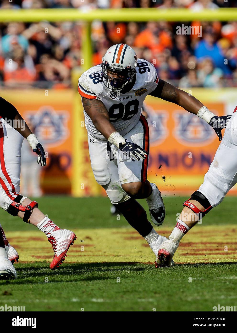 Auburn Tigers defensive lineman Angelo Blackson (98) in action against ...