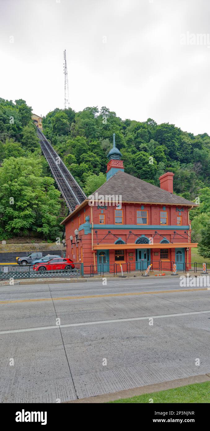 Pittsburgh South Shore: Monongahela Incline is a landmark funicular up Mount Washington from Station Square. Stock Photo