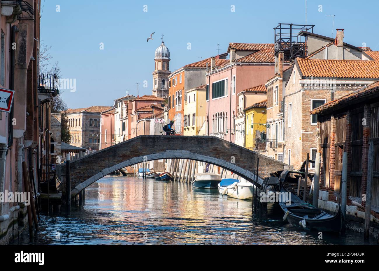 Bridge over the Rio dei Ognissanti, Dorsoduro, Venice, Italy Stock Photo