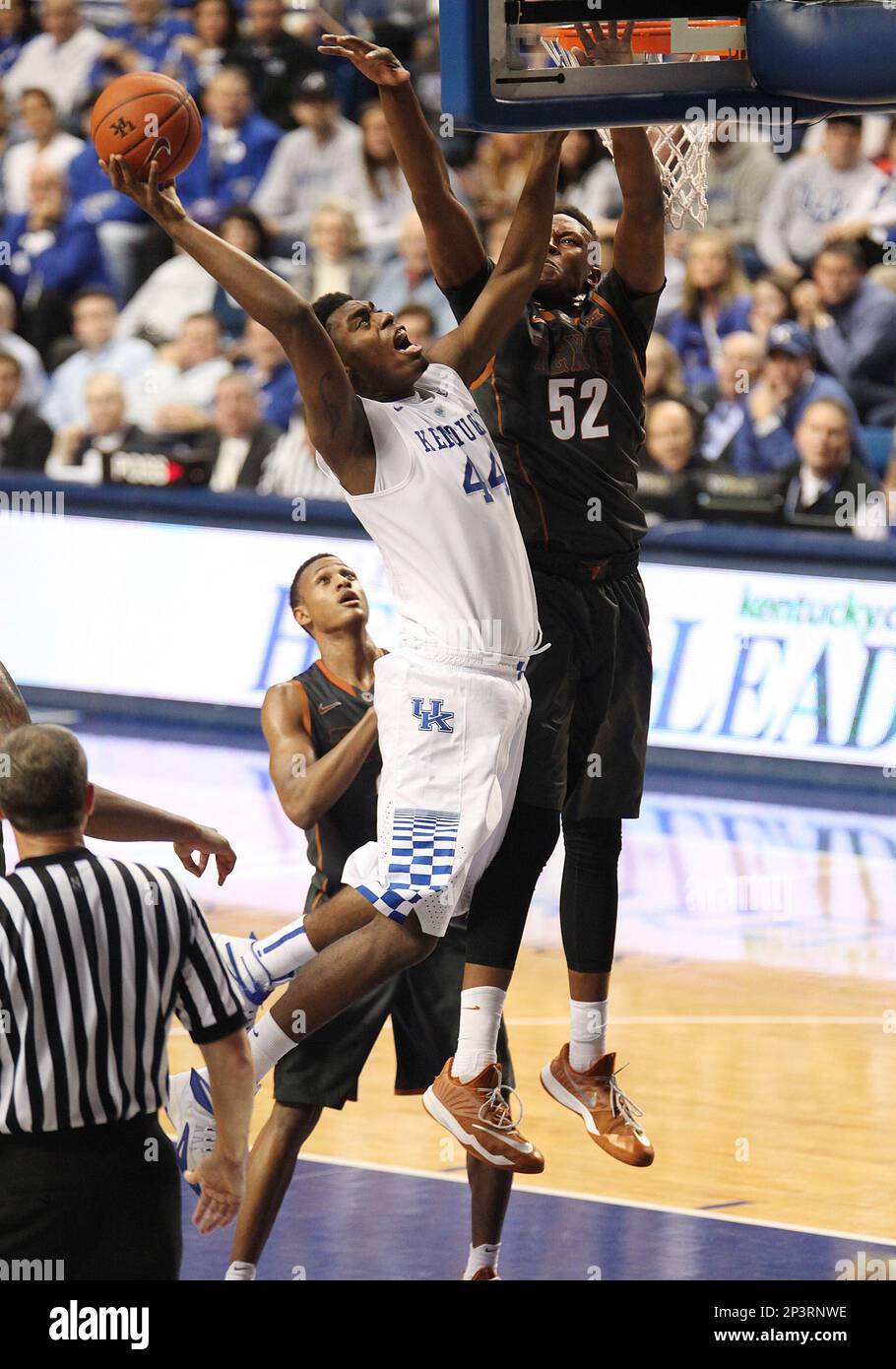 5 December 2014 Kentucky Wildcats center Dakari Johnson (44) and Texas