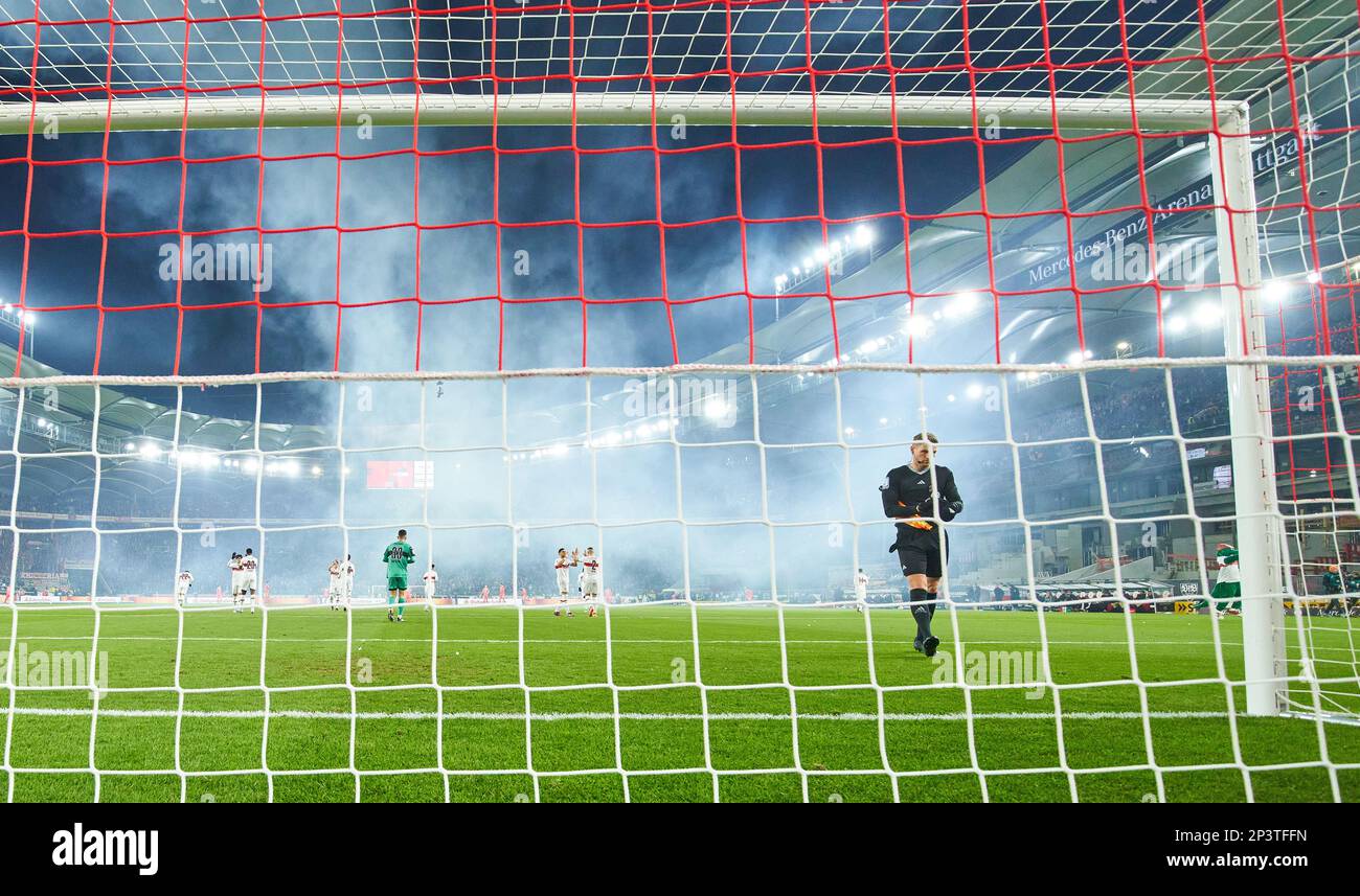 Fans with pyro in the match VFB STUTTGART -  FC BAYERN MÜNCHEN 1-2 1.German Football League on Feb 18, 2023 in Stuttgart, Germany. Season 2022/2023, matchday 23, 1.Bundesliga, 23.Spieltag © Peter Schatz / Alamy Live News    - DFL REGULATIONS PROHIBIT ANY USE OF PHOTOGRAPHS as IMAGE SEQUENCES and/or QUASI-VIDEO - Stock Photo