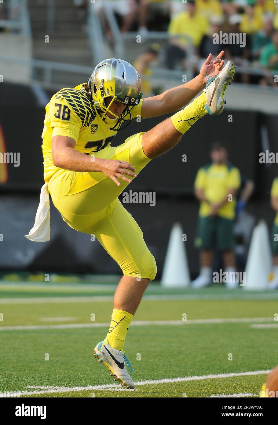 September 06, 2014 - University of Oregon P Ian Wheeler (38) during an ...