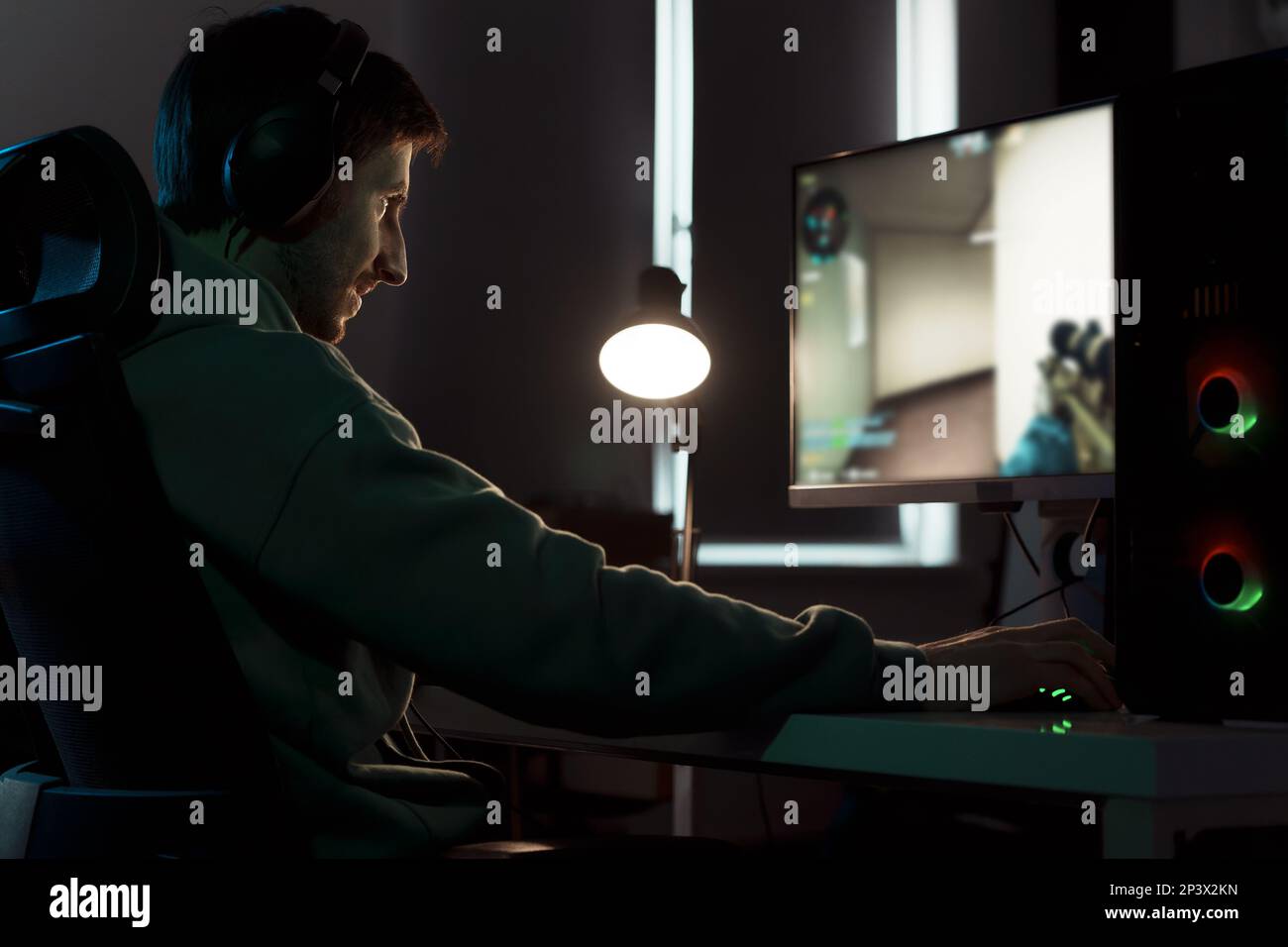 Cybersport gamer side view hi-res stock photography and images - Alamy
