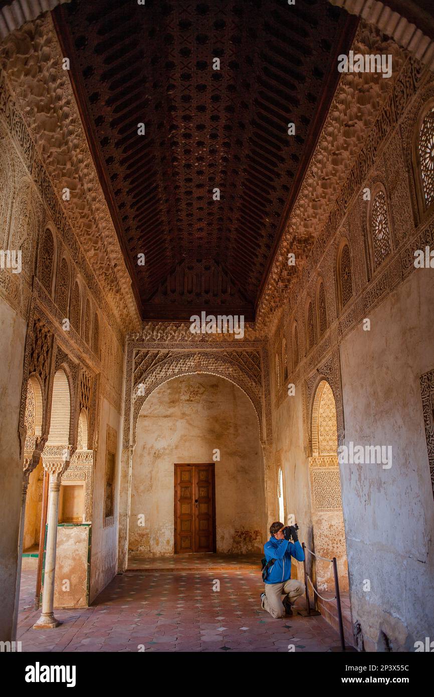 Patio de la Acequia (courtyard of irrigation ditch).Sala Regia or