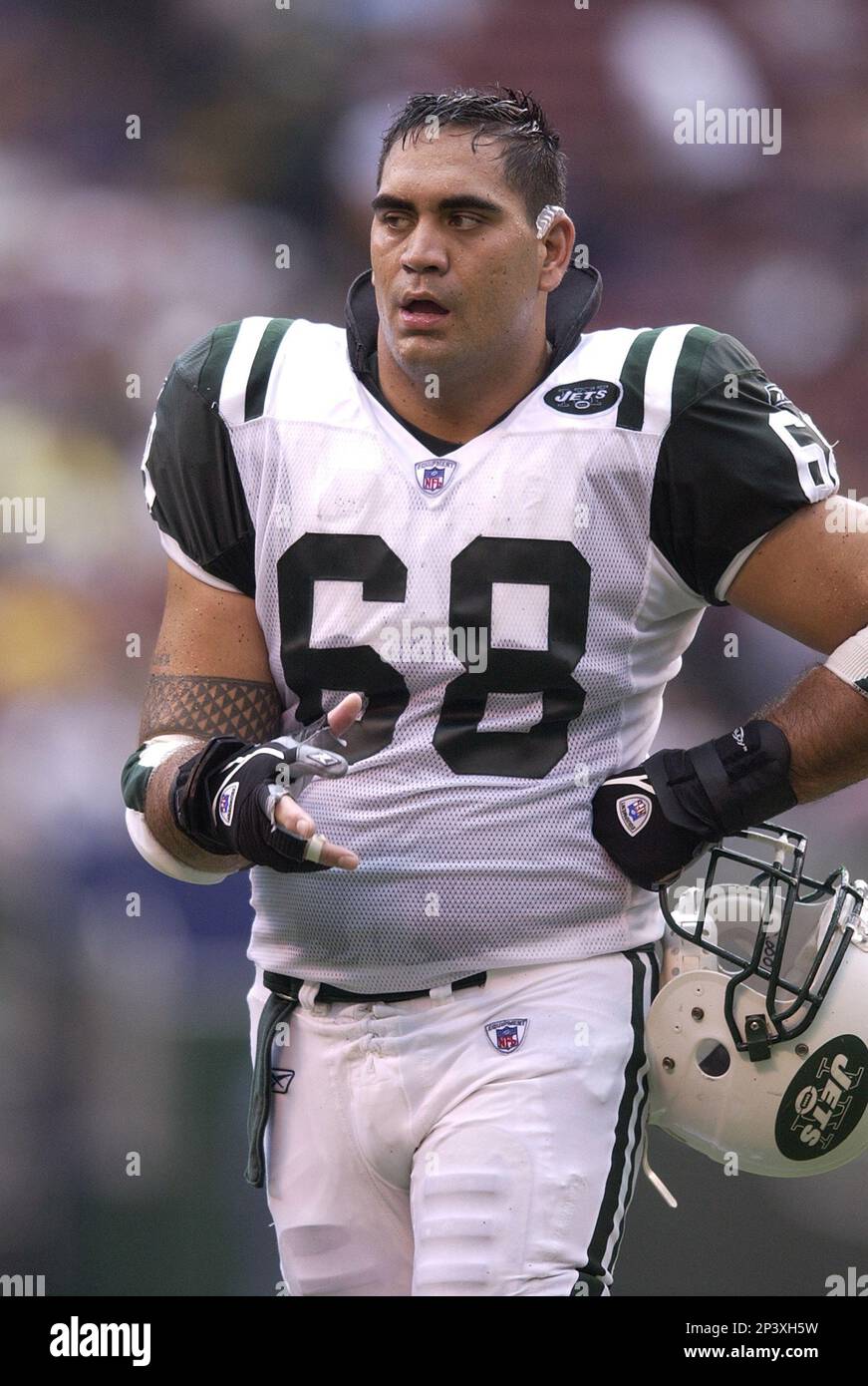 10 August 2003: Kevin Mawae of the New York Jets during the Jets 28-13  preseason victory over the Cincinnati Bengals at the Meadowlands in East  Rutherford, New Jersey. (Icon Sportswire via AP