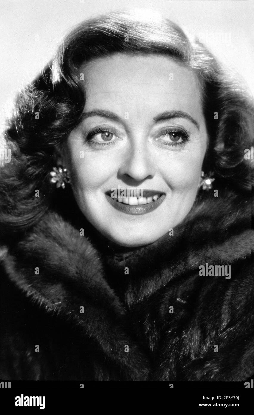 1950 : The movie actress BETTE DAVIS ( Lowell , MA 1908 - Neuilly , France  1989 ) in ALL ABOUT EVE ( Eva contro Eva ) by Joseph L. Mankiewicz -